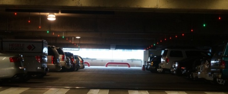 15. I garage che indicano i posti liberi con dei mini-semafori.