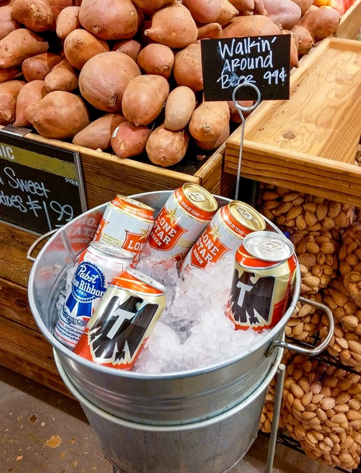 5. Non un'invenzione ma una trovata di marketing: lattine di birra fresca messe in punti strategici per "aiutarvi" a fare la spesa.