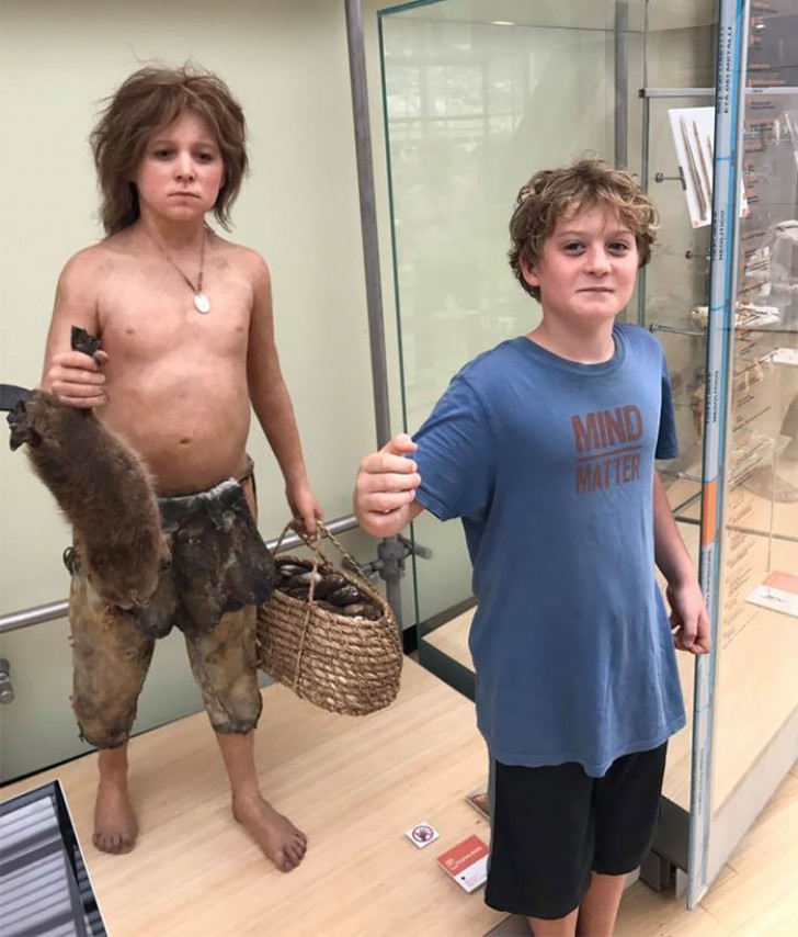Dieses Kind hat seinen Ahnen in einem Museum in Trient gefunden.