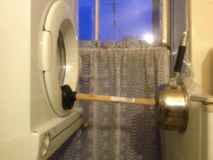 3. La porte de la machine à laver ne se ferme plus: cela n'empêche pas la machine à laver de continuer à fonctionner!