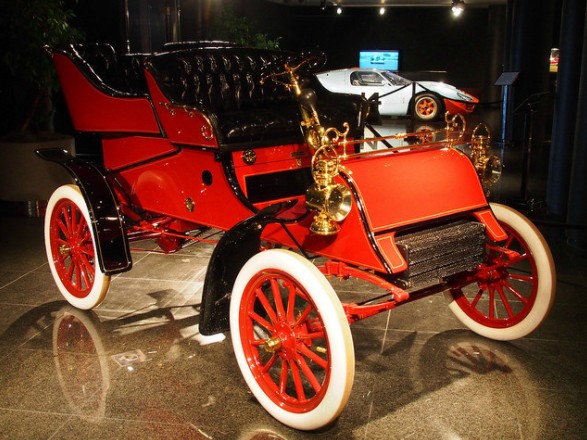 Le premier véhicule Ford, le modèle A (1903).