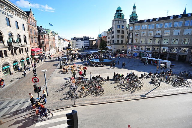 Avere una bici, ed usarla, è diventato per i cittadini di Copenhagen un modo di identificarsi nella loro città.