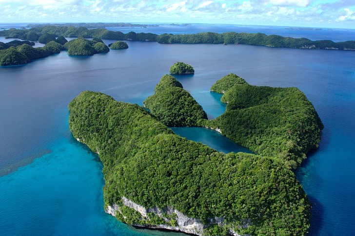 1. De republiek Palau - Oppervlakte: 459 km2 - Geschat aantal inwoners: 21.431