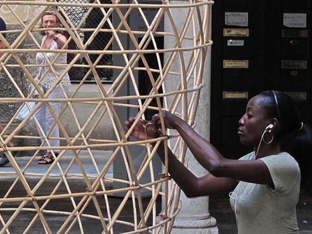 As for the aesthetic aspect, Water Warka is in full agreement with the Ethiopian tradition that uses a lot of bamboo rods in construction.