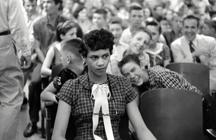 Dorothy Counts a été la première fille à fréquenter une école ouverte aux blancs. Ses nouveaux compagnons se moquent d'elle. Charlotte, 1957.