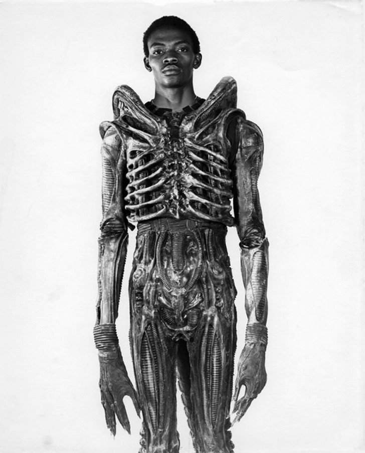 Bolaji Badego, un étudiant nigérian en design, en costume d'Alien. Il est devenu célèbre pour cette unique apparition cinématographique - 1978.