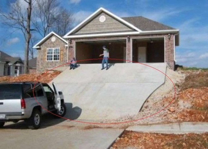 5. A very easy driveway entrance to the garage.