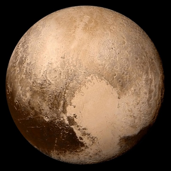 16. La superficie ricoperta dalla Russia supera la dimensione di Plutone.