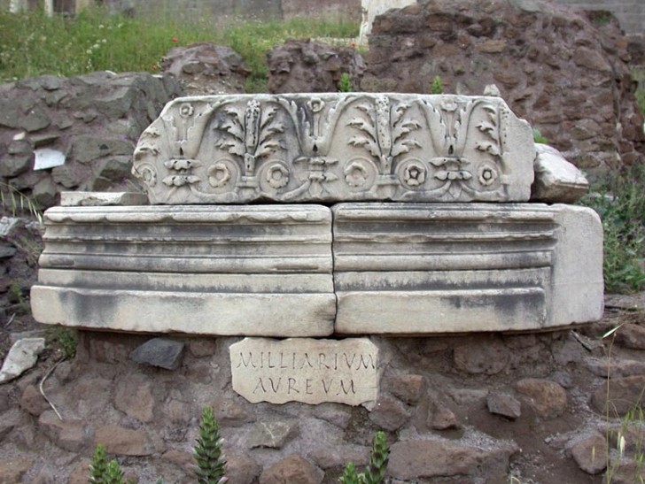 Ancora oggi sono visibili sul luogo i resti della base della colonna, mentre la colonna stessa è custodita al Campidoglio.