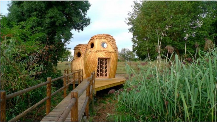 Séjourner dans cet hibou, cela signifie passer du temps en contact étroit avec la nature: chaque cabane est entièrement en bois et dispose de 3 étages.