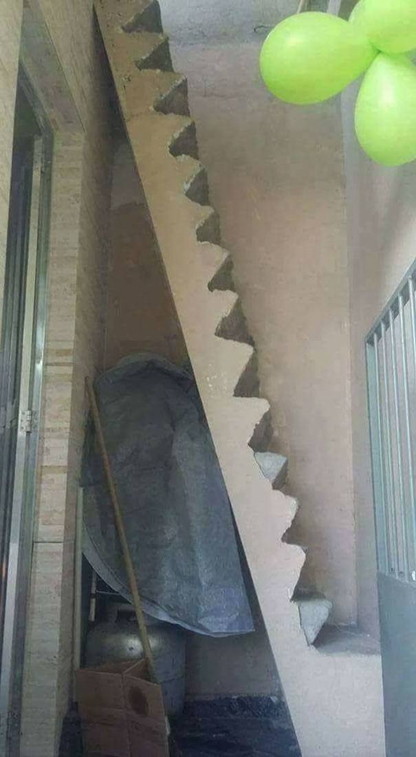 De trap aflopen was nog nooit zo gevaarlijk.