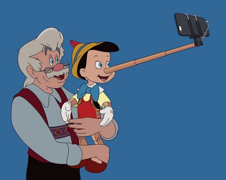 Pinocchio e Mastro Geppetto si scattano un selfie.