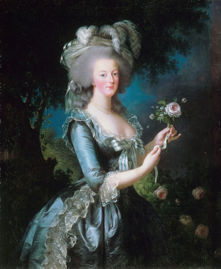 Fu Maria Antonietta, la moglie di Luigi XVI a lanciare la moda ad inizio Settecento, ma l'exploit si ebbe solo nell'ultimo ventennio dell'800, tanto che l'usanza arrivò anche nelle colonie britanniche e negli Stati Uniti. 
