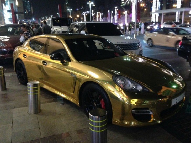 9. Juste par curiosité, est-ce que c'est la voiture ou la couche en or qui coûte le plus cher?