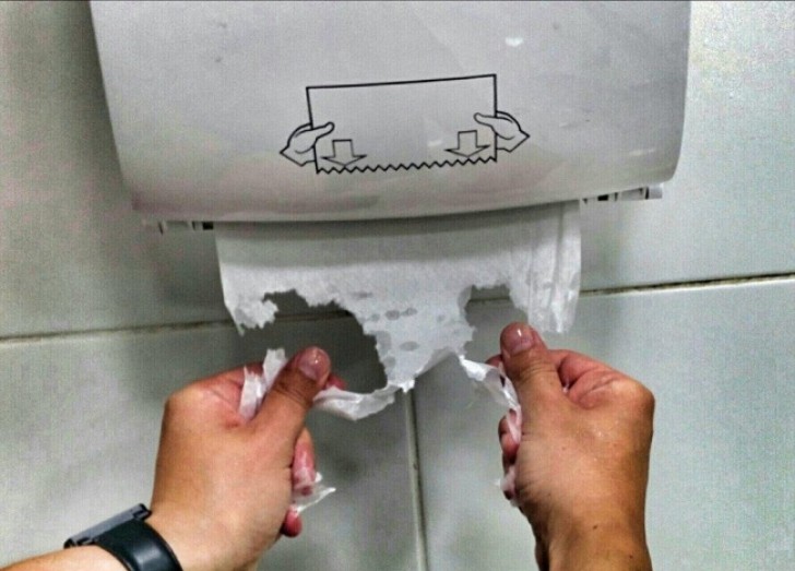 A classic situation in public toilets ...