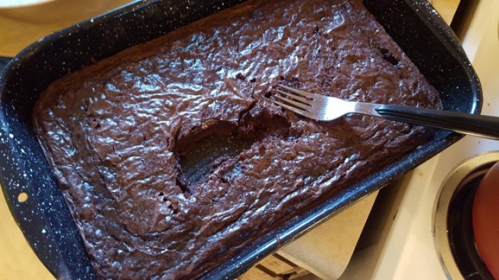 C'est la technique que ma copine utilise pour goûter un gâteau qui vient de sortir du four.