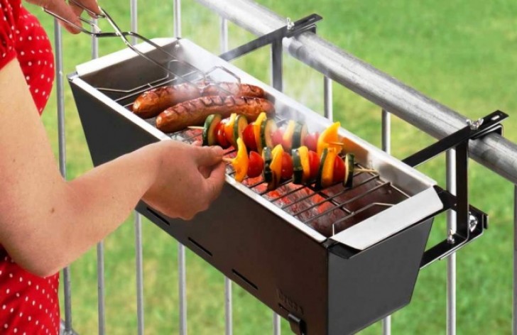 18. Barbecue grill for balcony railings.