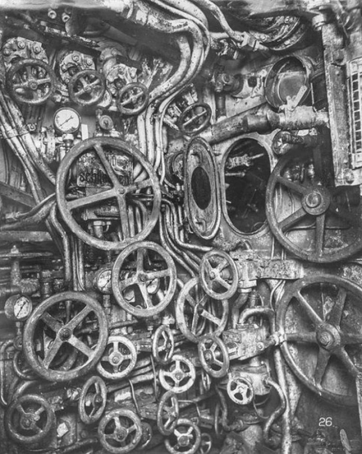 Here is an image of the interior of a submarine used in the Second World War.