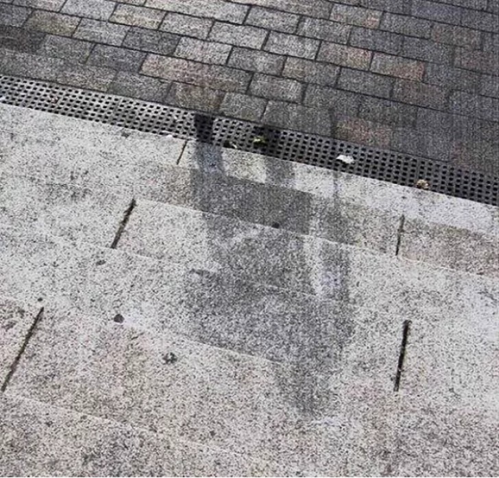 A sombra de uma vítima de Hiroshima depois da explosão nuclear.