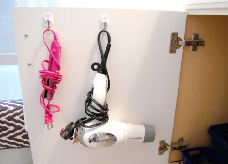 12. Attach hooks inside the doors to have all the electrical appliances used in the bathroom at your fingertips.