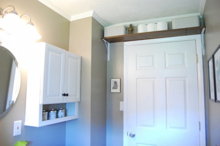 8. Have you ever thought about exploiting the space above the doors? Do it by installing a simple shelf.