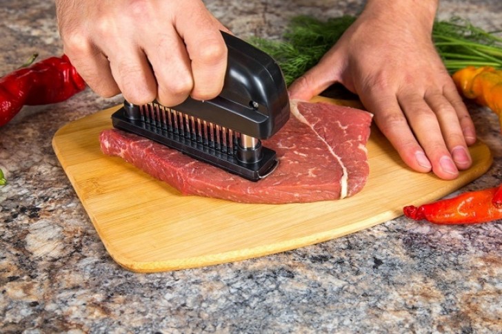 21. Questo taglianervi vi farà ottenere della carne tenerissima facilmente e senza alcun rumore.