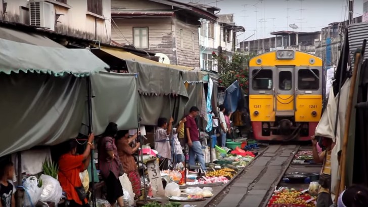 2. Maeklong Railway Market, Thailand