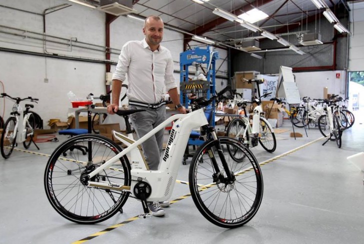 È una dei pochi mezzi TOTALMENTE ad impatto zero: né l'utilizzo della bicicletta né la produzione di energia durante la ricarica produce emissioni.