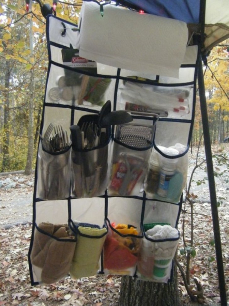 9. Bra förvaring med flera fickor är mycket användbart vid camping.
