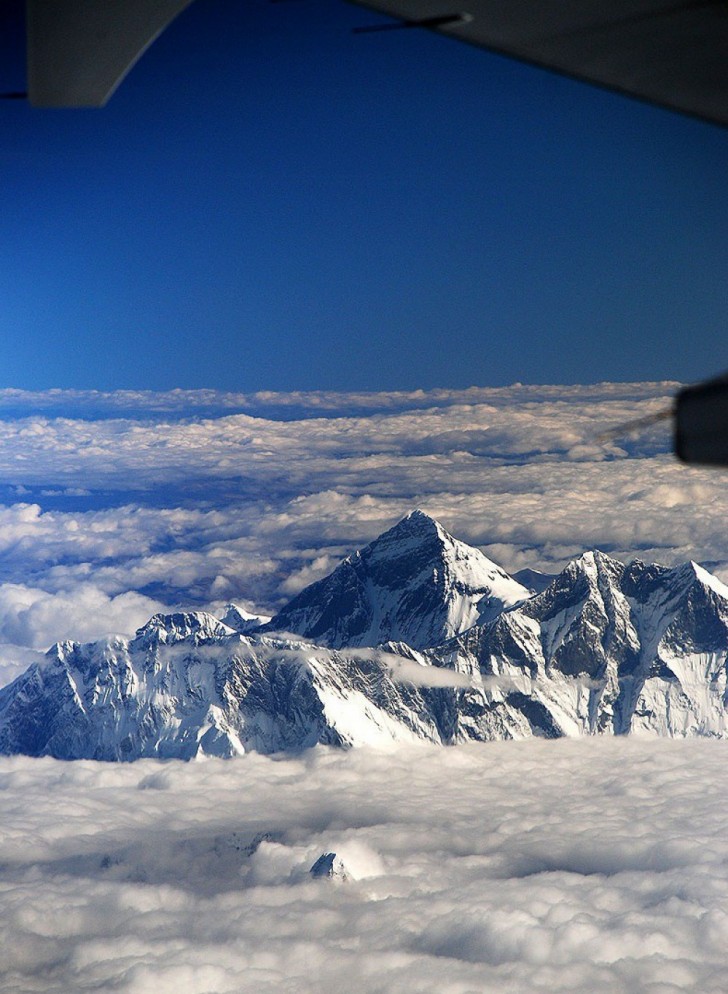 La cima del Monte Everest fotografata da un aereo.