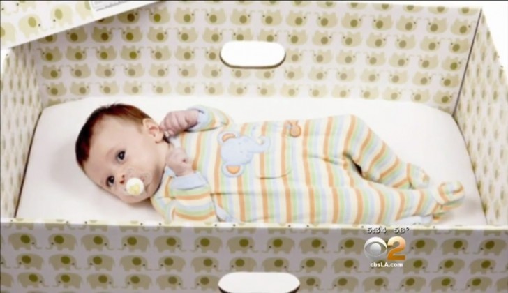 Fin dai primi mesi di vita i neonati finlandesi dormono in queste scatole di cartone.