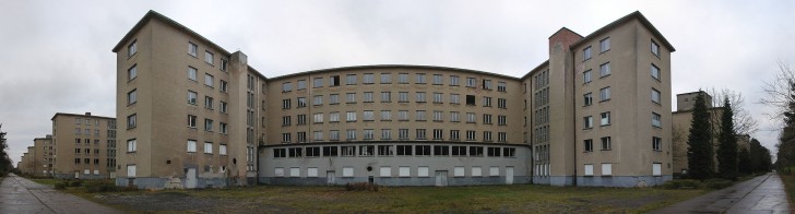 Le nouveau centre de villégiature comptera dans un premier temps 300 lits et accueillera des terrains de sport, des piscines, des appartements privés, des cinémas et bien plus encore.