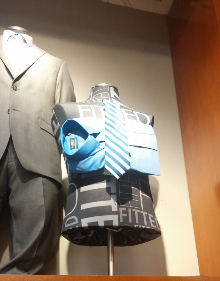 La cravatta perfetta per questa camicia (ma non chiedeteci di aprirla!).