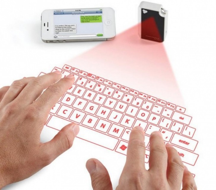 11. Clavier laser... pour ne pas s'énerver avec le minuscule clavier de votre smartphone!