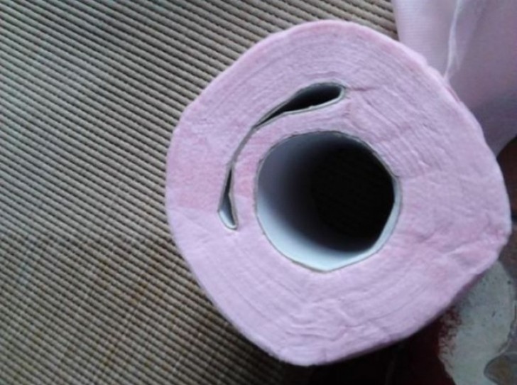 8. Un rouleau de papier toilette avec une surprise...