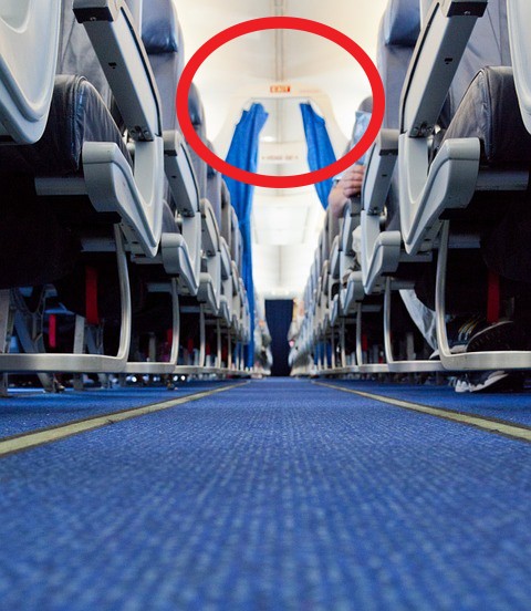 5. Quando salute su un aereo contate le file esatte che dividono il vostro posto a sedere dall'uscita di emergenza più vicina.