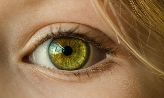 Was denkt man von Menschen mit grünen Augen