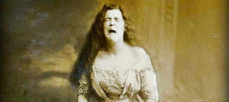 1900: Ein Foto fängt perfekt ein Niesen ein