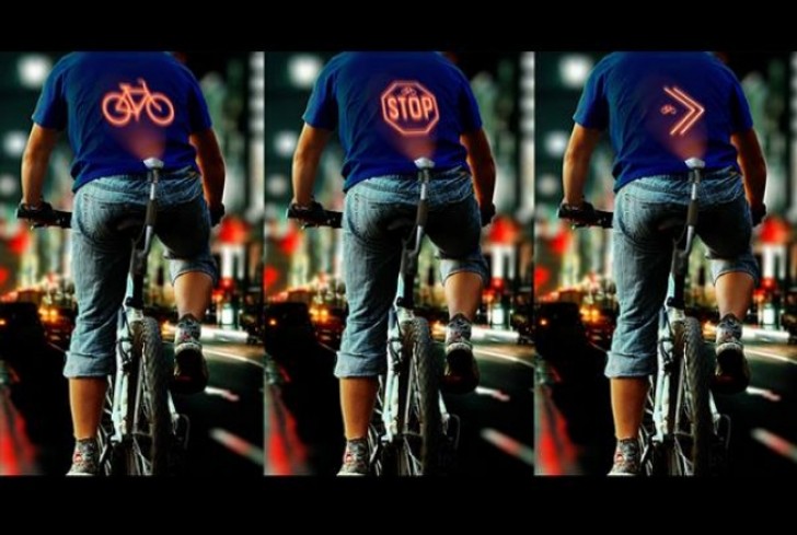 En automatisk projektor som visar på kläderna vilken riktning cyklisten håller på att ta.