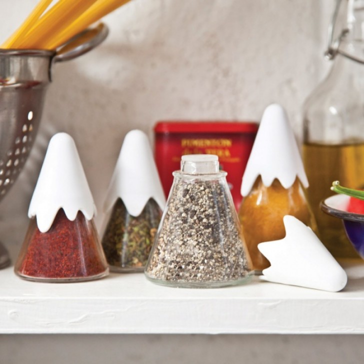 Himalaya Spice Shakers