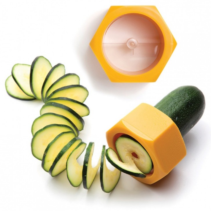 Cucumbo spiral slicer