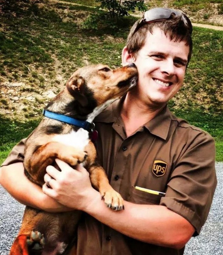 Sean McCarren a fondé le groupe sur Facebook, ouvert à tous les autres employés qui, comme lui, ne peuvent s'empêcher de caresser les chiens qu'ils rencontrent lors des livraisons.