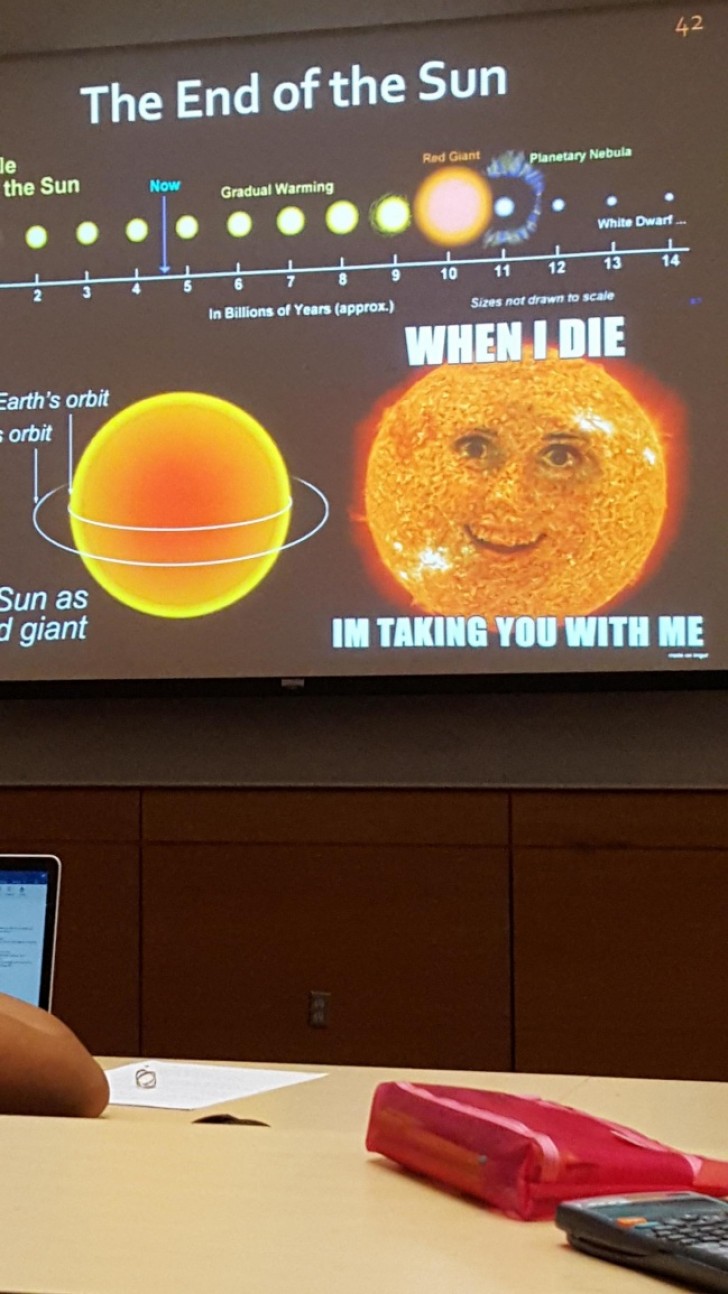 Il professore di scienze astronomiche è un tipo ironico...