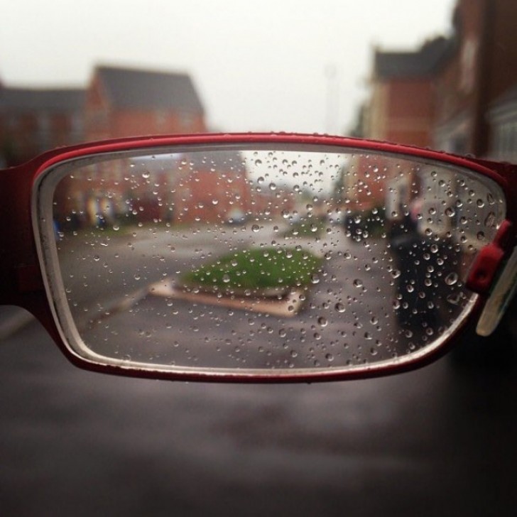 6. Les jours de pluie d'une personne portant des lunettes.