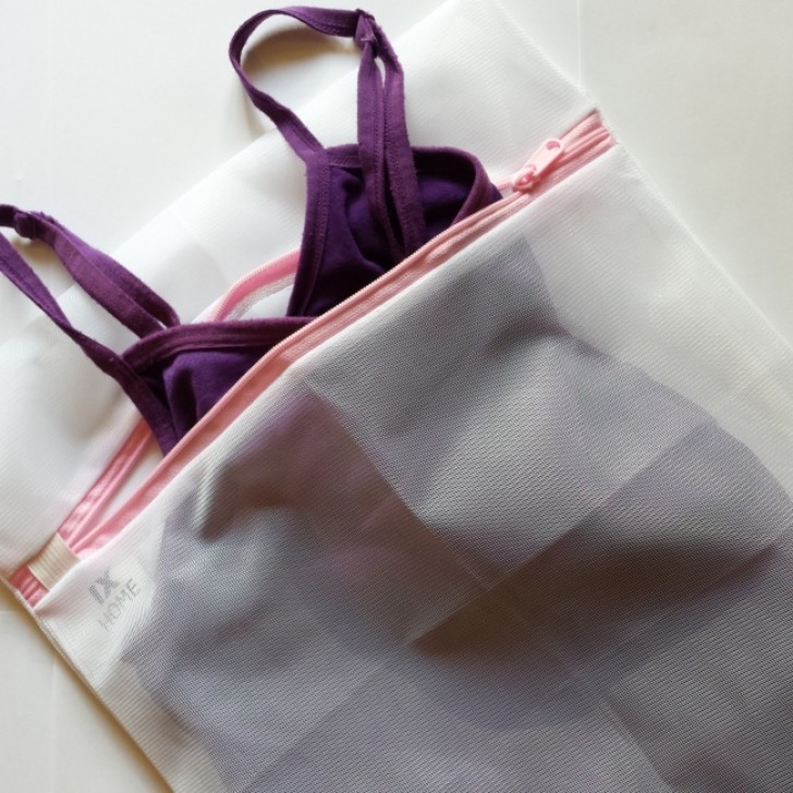 4. If you are used to losing socks or underwear in the washing machine, just put them in a mesh wash bag! This method will also protect even the most delicate fabrics.