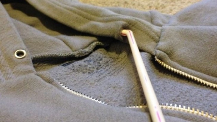 5. Pull out the cord completely from your hoodie and put it in again using a straw.