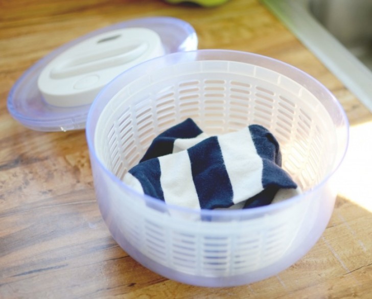 8. Do you want to wring out a wet t-shirt as much as possible, so that it will dry quickly? If you do not a centrifuge, then try using the salad spinner centrifuge!