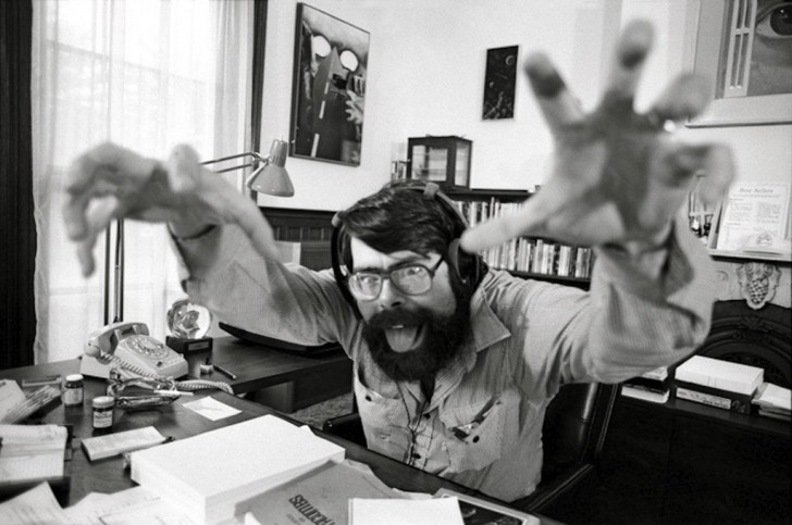 14. Stephen King dans son bureau.