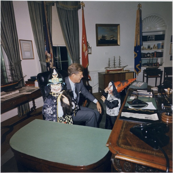 9. John F. Kennedy pendant la journée d'Halloween.