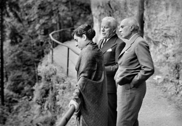 15. Indira Gandhi, Charlie Chaplin en Jawaharlal Nehru in Zwitserland, 1953.